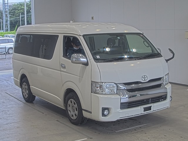 TOYOTA HIACE
