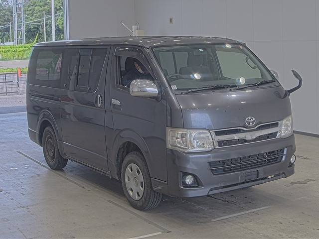 TOYOTA HIACE