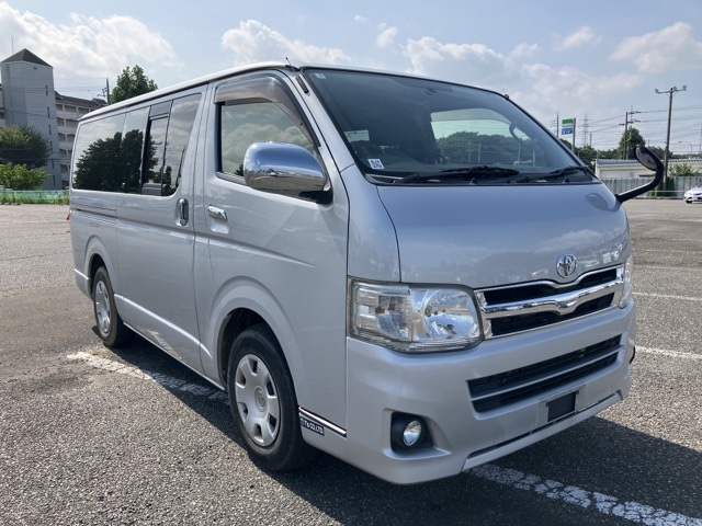 TOYOTA HIACE