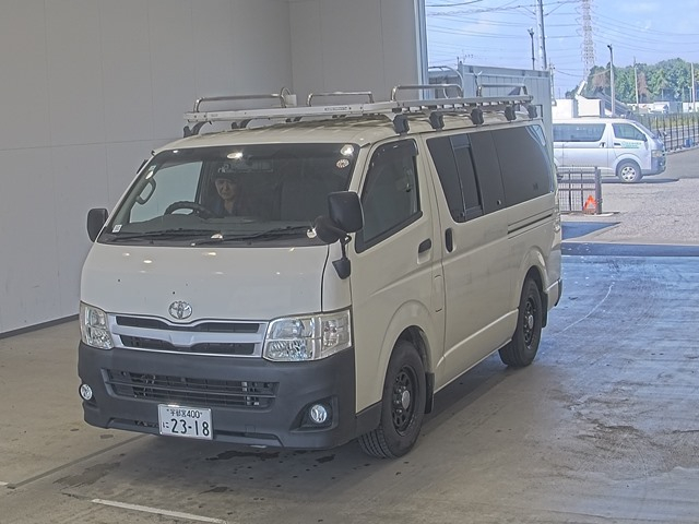 TOYOTA HIACE