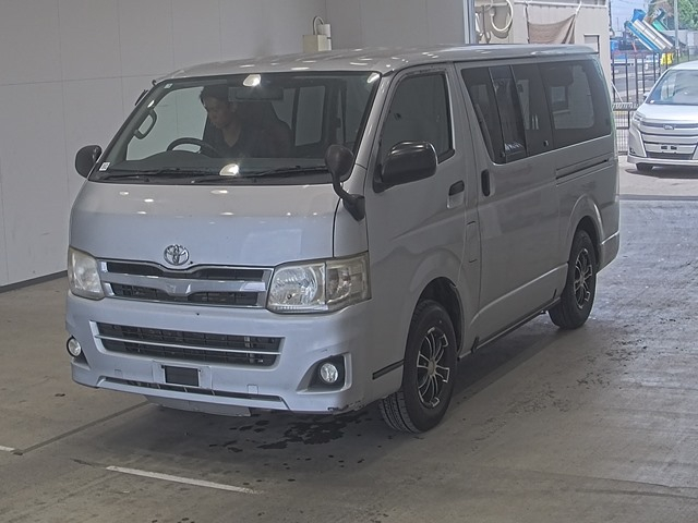 TOYOTA HIACE