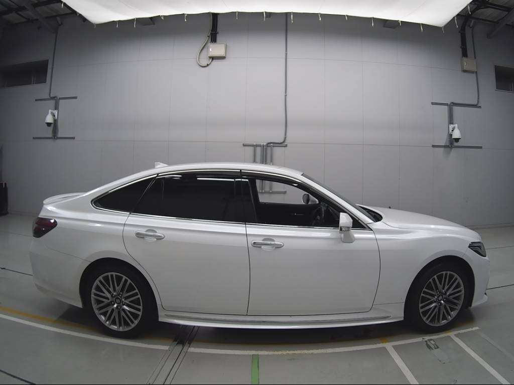 TOYOTA CROWN HYBRID