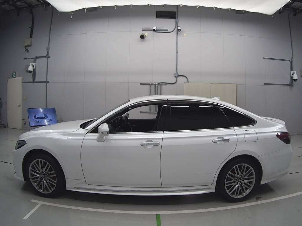 TOYOTA CROWN HYBRID