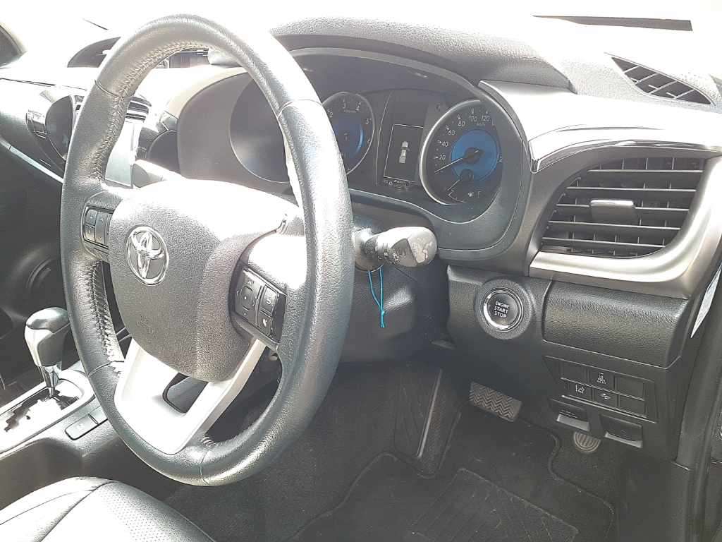 TOYOTA HILUX