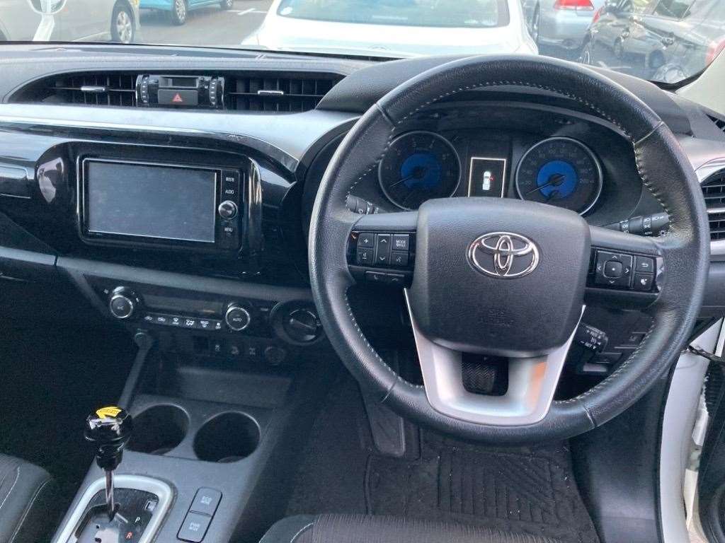 TOYOTA HILUX
