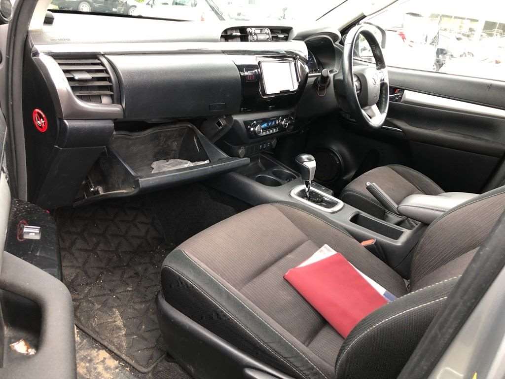 TOYOTA HILUX