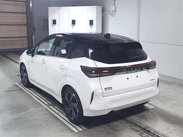 NISSAN AURA