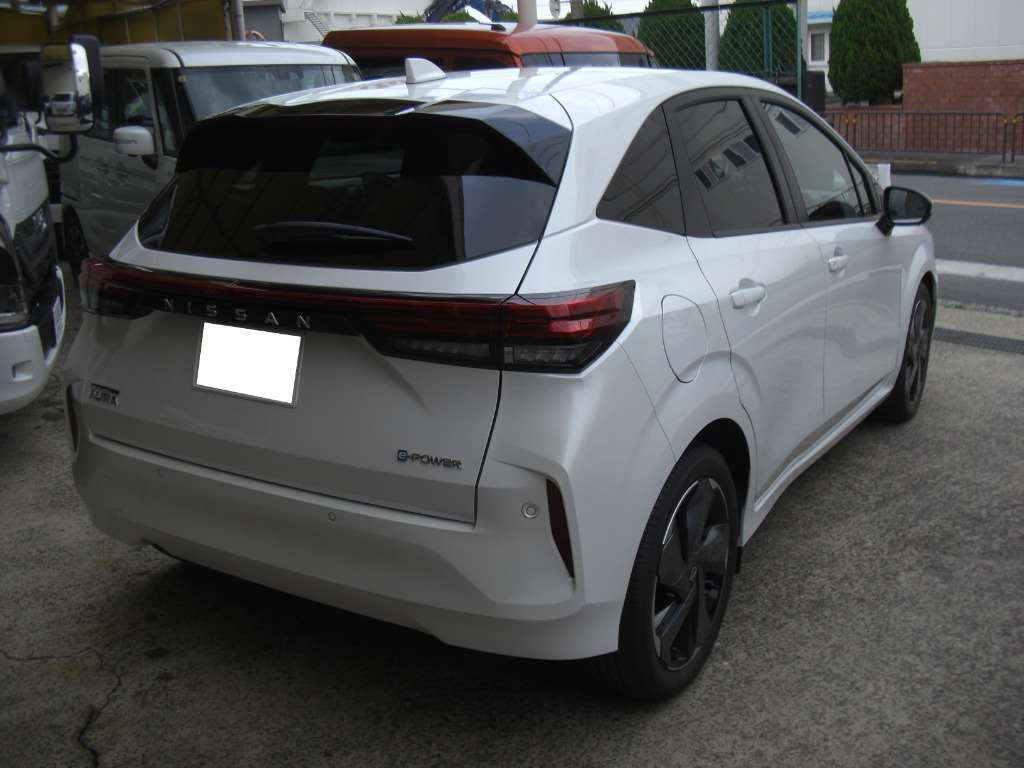 NISSAN AURA