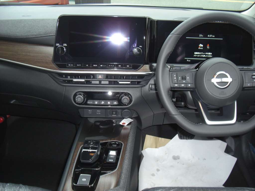 NISSAN AURA
