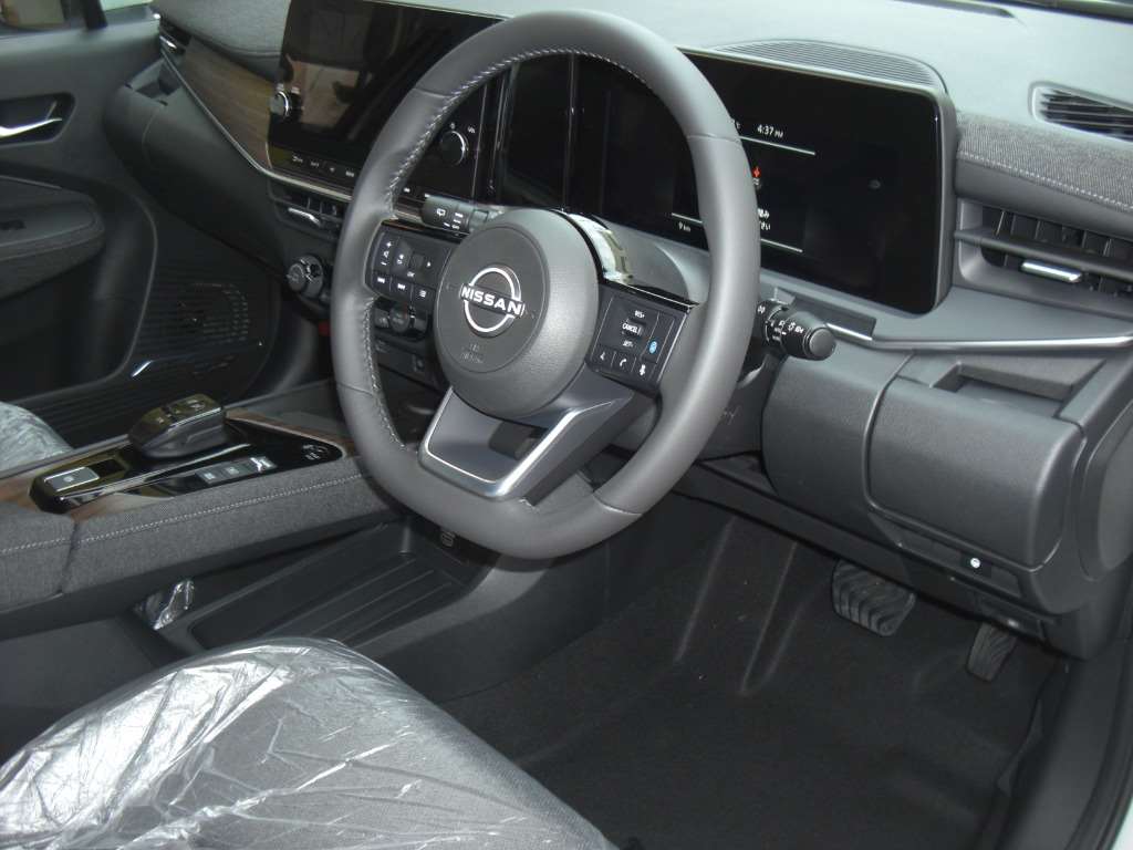NISSAN AURA