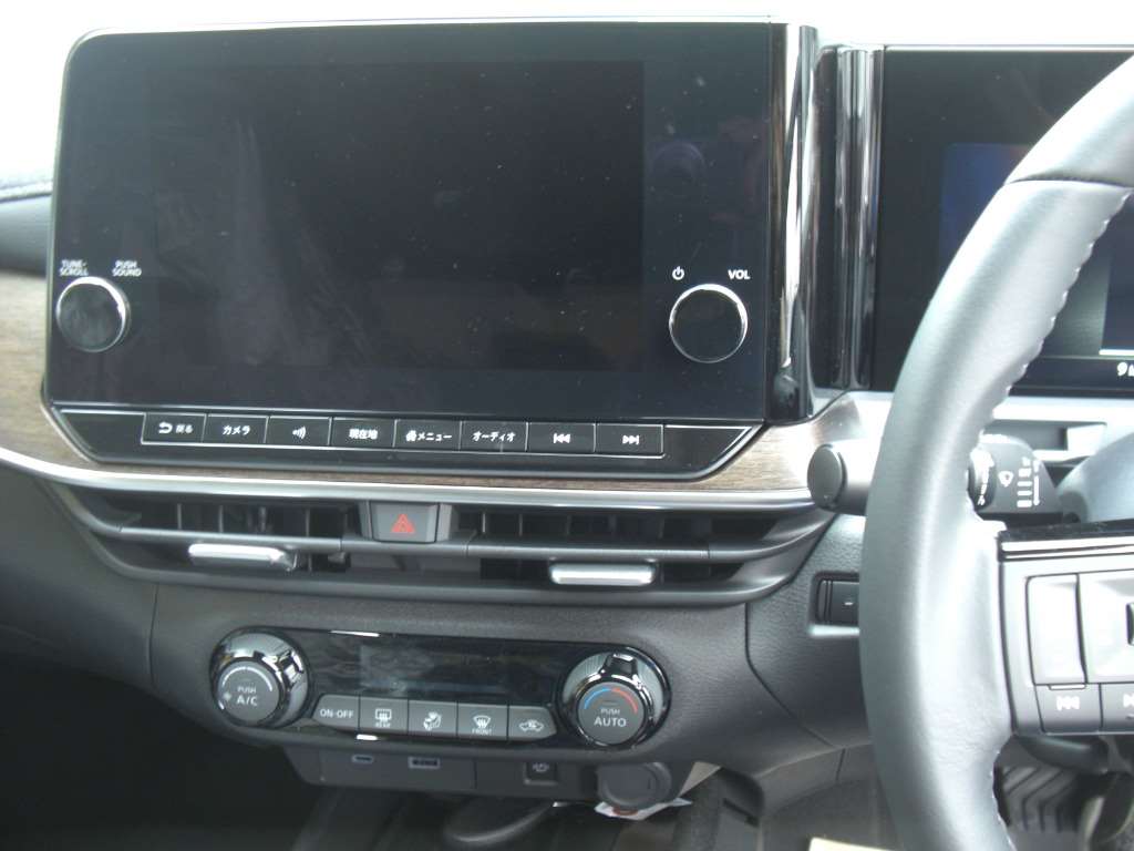NISSAN AURA