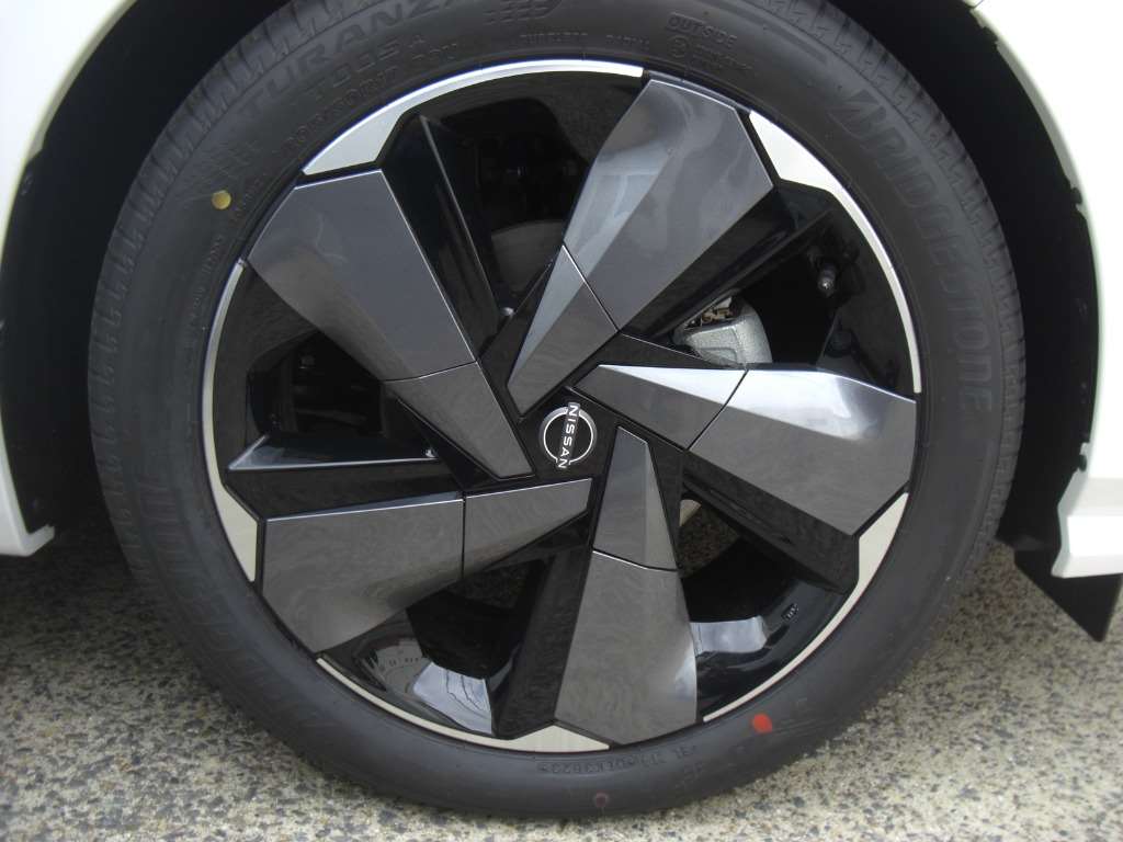 NISSAN AURA