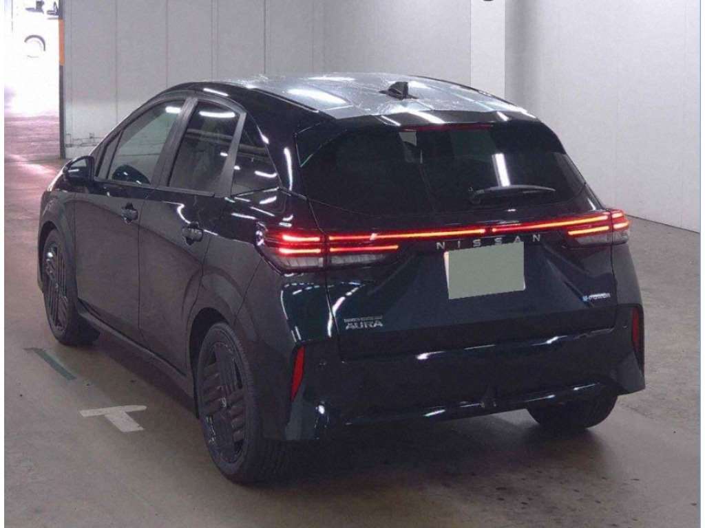 NISSAN AURA
