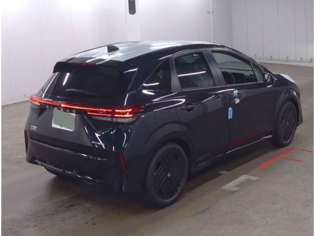 NISSAN AURA