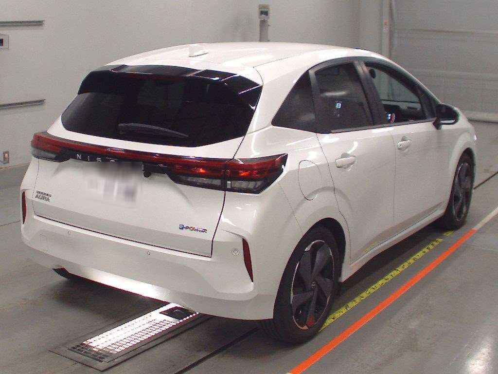 NISSAN AURA