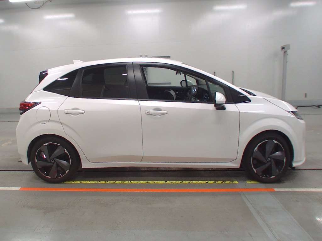 NISSAN AURA