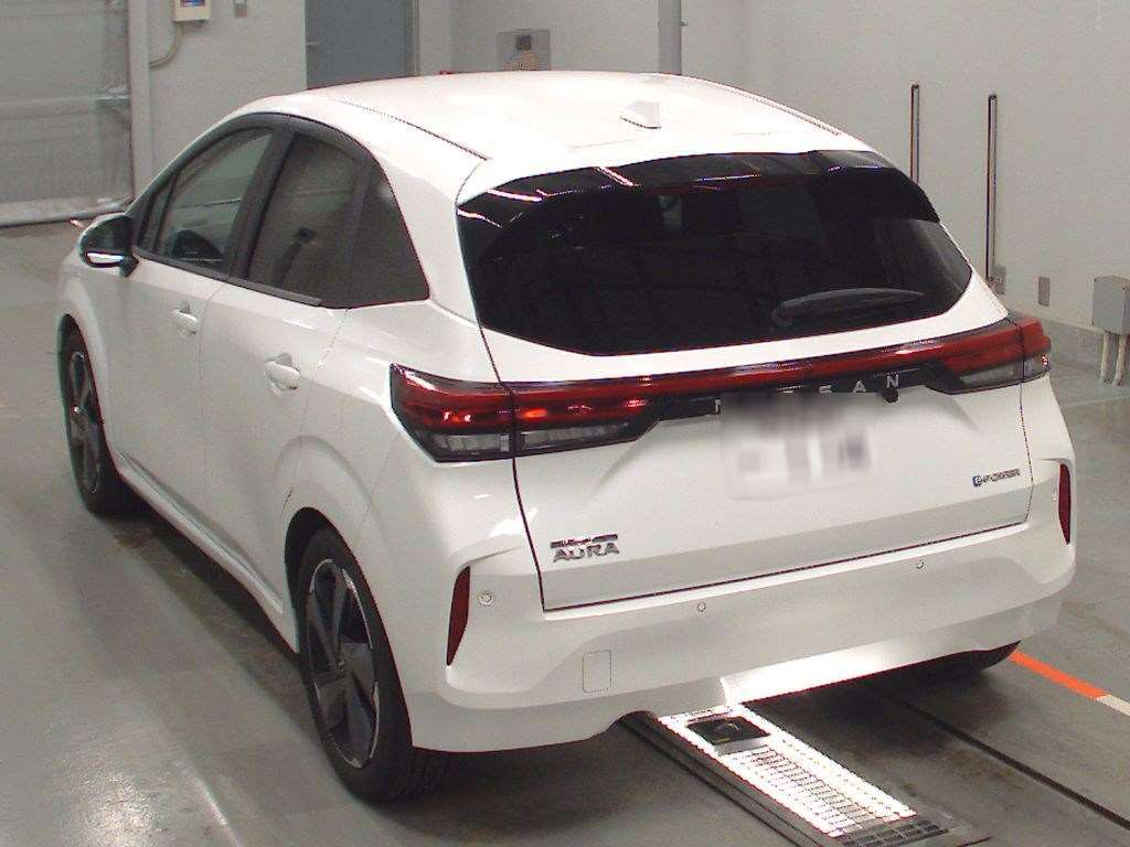NISSAN AURA