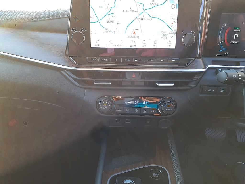 NISSAN AURA