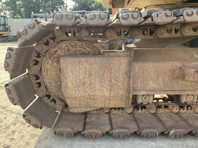CAT EXCAVATOR