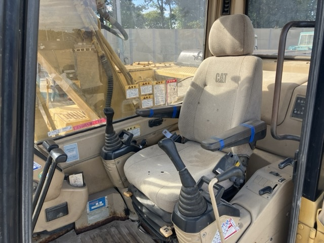 CAT EXCAVATOR