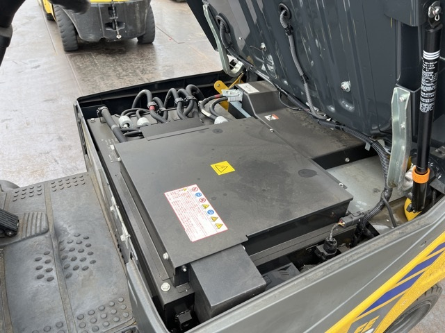 KOMATSU ELECTRIC FORKLIFT