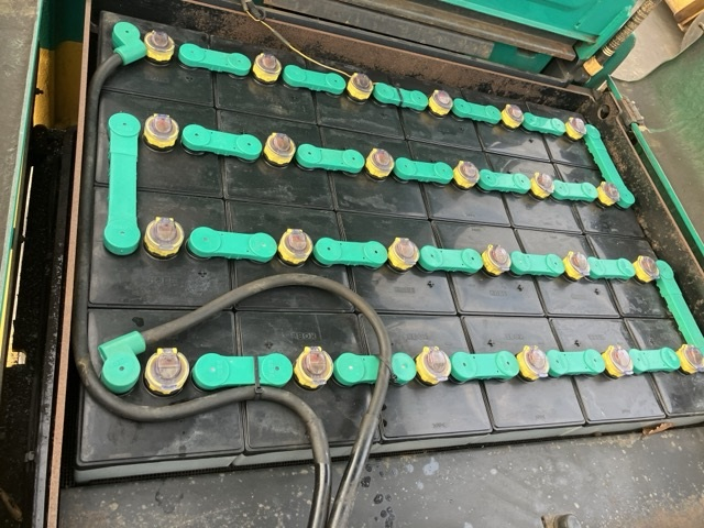 KOMATSU FORKLIFT BATTERY
