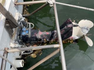 Yamaha Japanese boat 27 feet