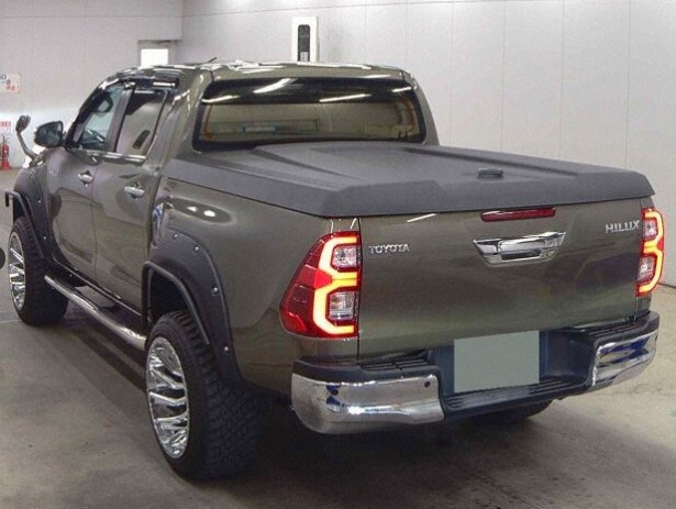 TOYOTA HILUX　2021