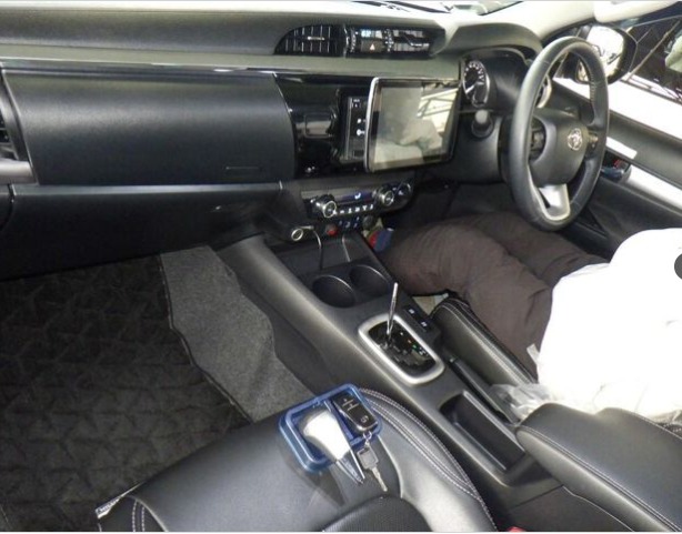 TOYOTA HILUX　2021