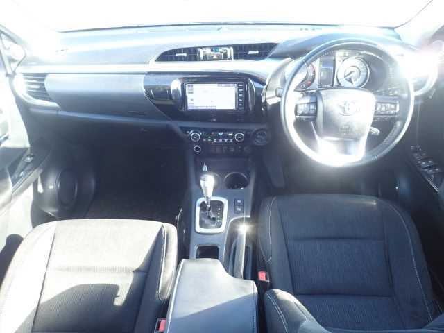 TOYOTA HILUX　2021