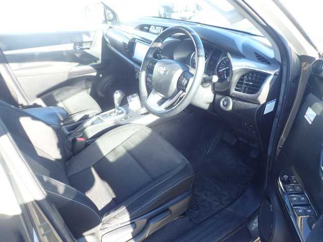 TOYOTA HILUX　2021