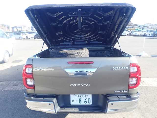 TOYOTA HILUX　2021