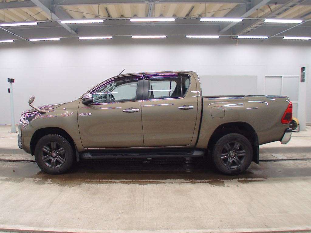 TOYOTA HILUX　2021