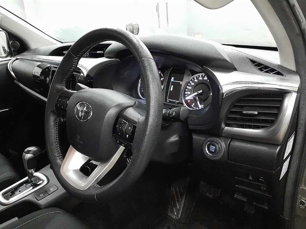 TOYOTA HILUX　2021
