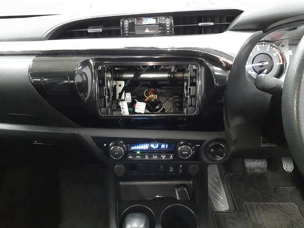 TOYOTA HILUX　2021