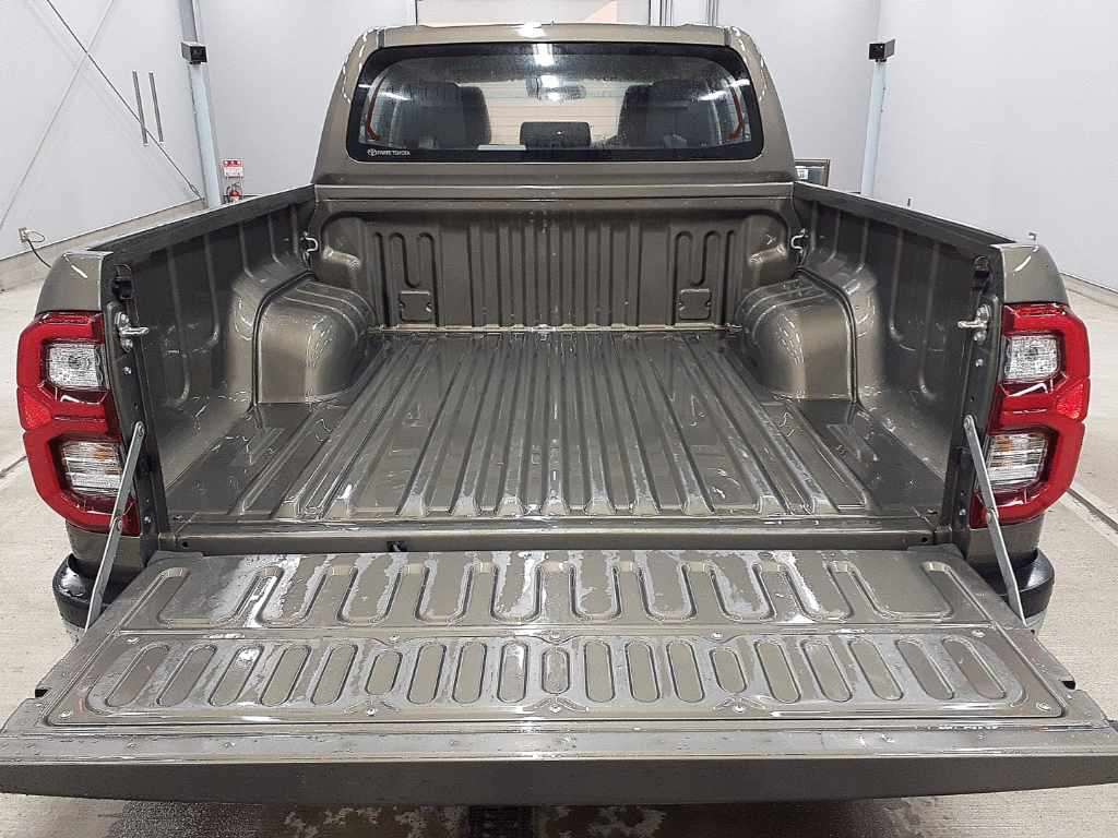 TOYOTA HILUX　2021