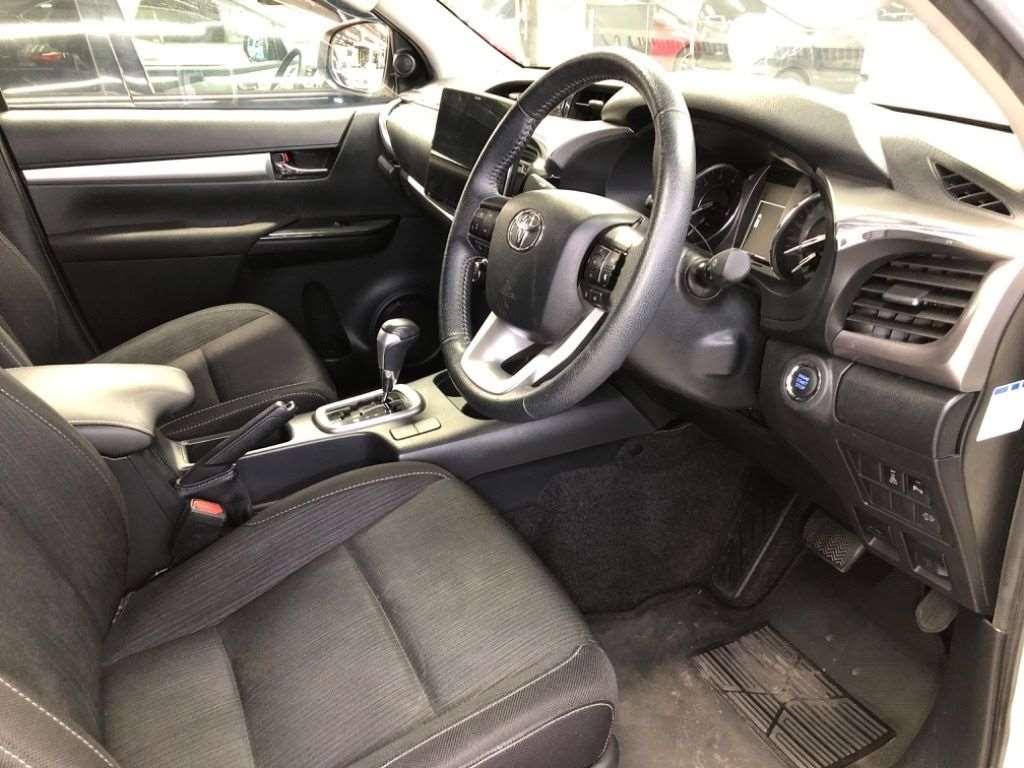 TOYOTA HILUX　2021
