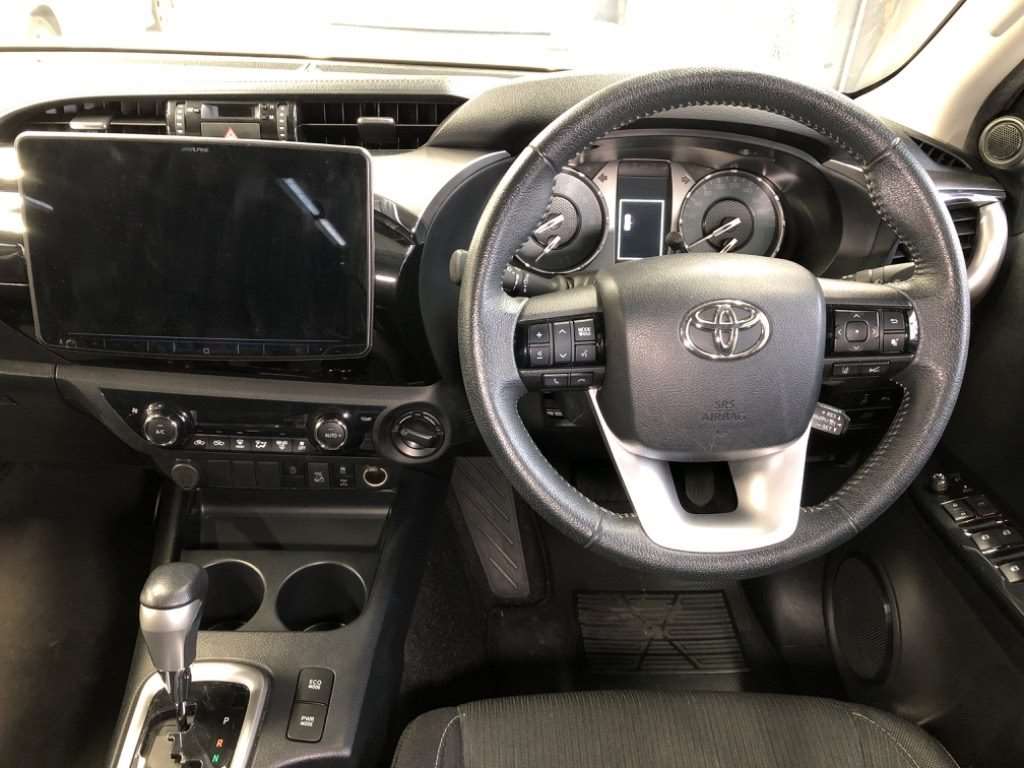 TOYOTA HILUX　2021
