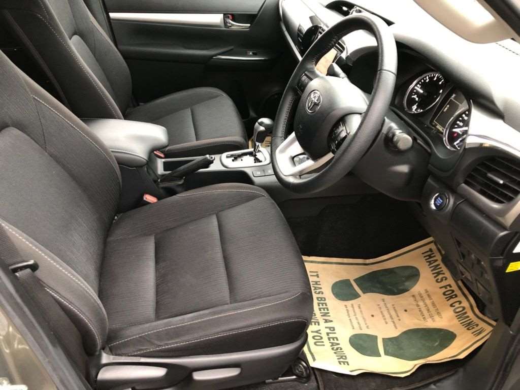 TOYOTA HILUX　2021