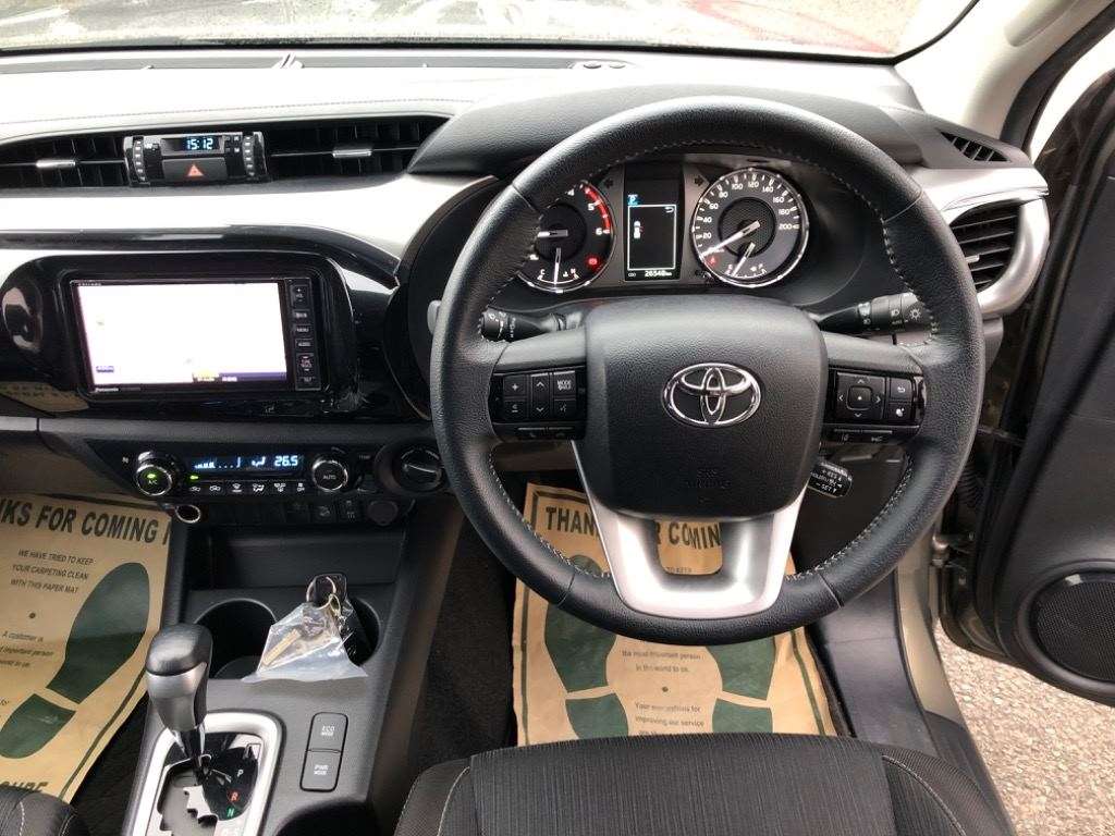 TOYOTA HILUX　2021